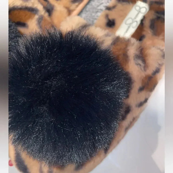 Jessica simpson leopard print slippers with black puff! Size M 7-8 - Picture 4 of 10